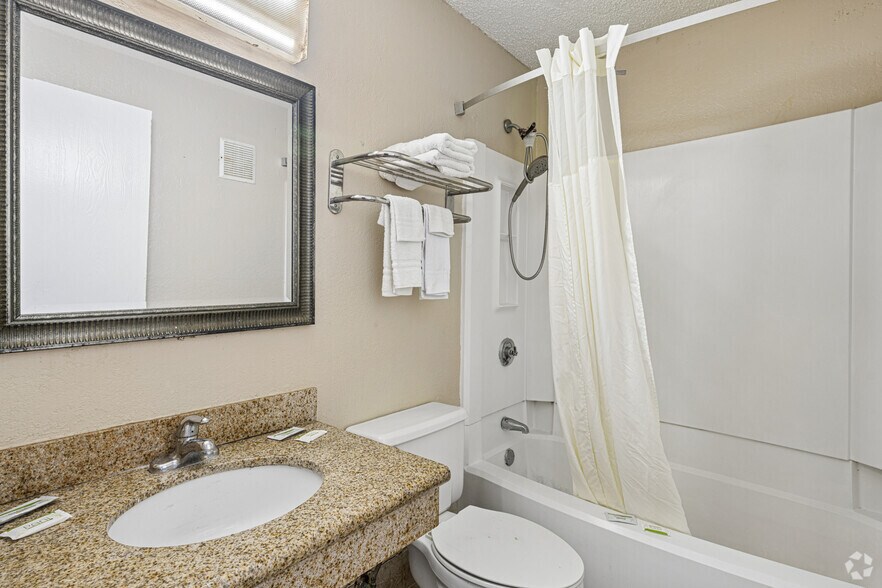 More Photos Of 2224 NE Evangeline Trwy, Lafayette Hotel For Sale