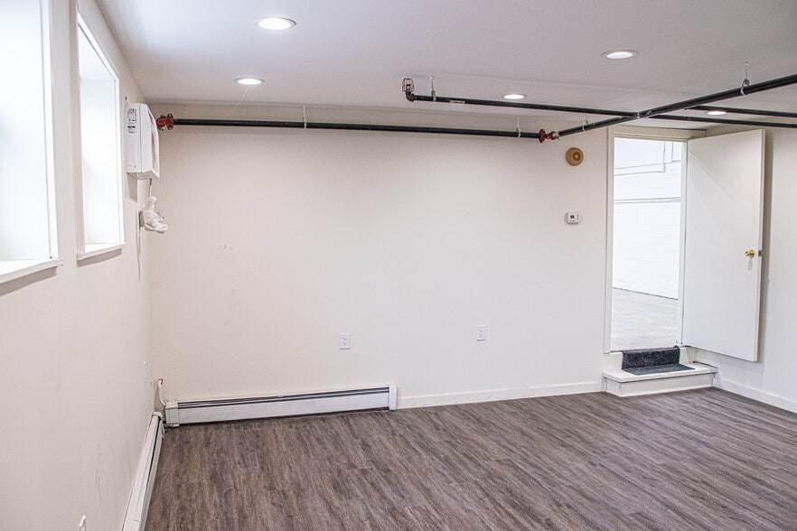 More Photos Of 288 E 12th Ave, Roselle Manufacturing For Lease