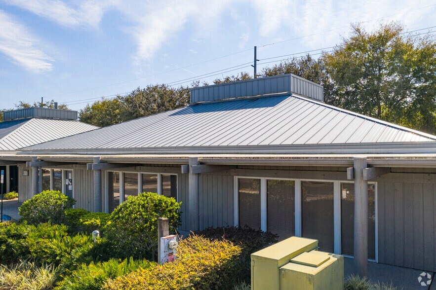 More Photos Of 2901 W Busch Blvd, Tampa Unknown For Lease