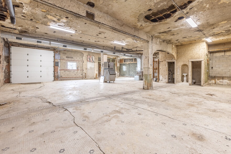 More Photos Of 401 E Warrington Ave, Pittsburgh Manufacturing For Lease