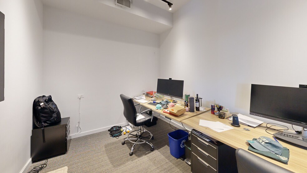 More Photos Of 1643 N Milwaukee Ave, Chicago Office For Lease
