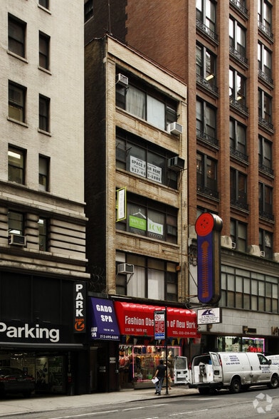 More Photos Of 153 W 36th St, New York Office For Lease