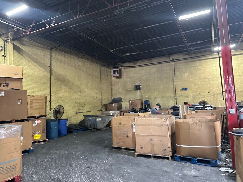 More Photos Of 510 W 172nd St, South Holland Manufacturing For Lease