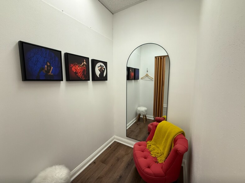 More Photos Of 3221 Parmenter St, Middleton Freestanding For Lease