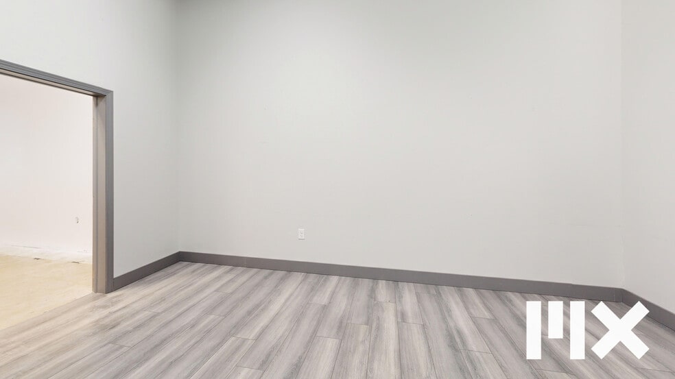 More Photos Of 3220 Bay Rd, Saginaw Storefront For Sale