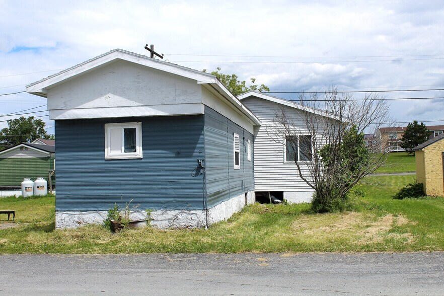 More Photos Of 50 Davis St, Presque Isle Multifamily For Sale