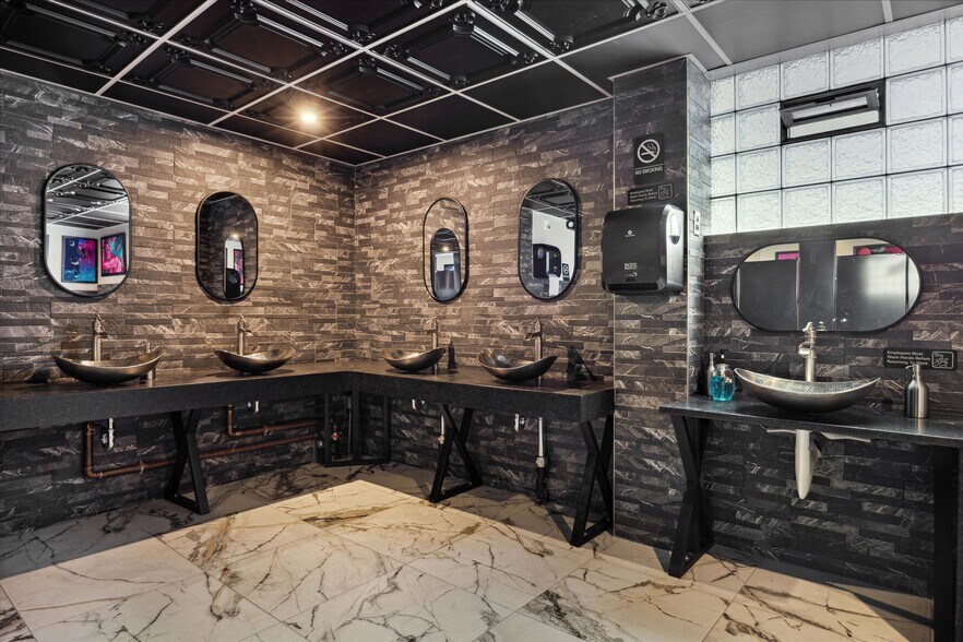 More Photos Of 2154 Bridge St, Philadelphia General Retail For Sale