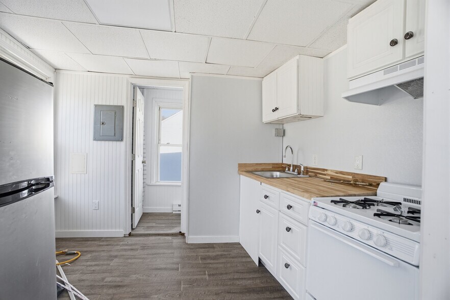 More Photos Of 130 Water St, Warren Apartments For Sale