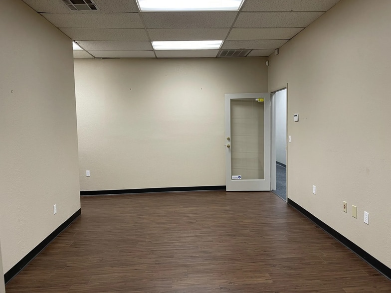 More Photos Of 2800 NW 36th St, Oklahoma City Office For Lease