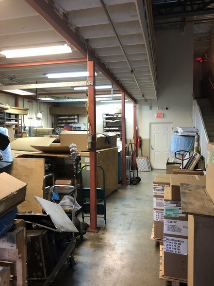 More Photos Of 14000-14046 NW 82nd Ave, Miami Lakes Light Distribution For Lease