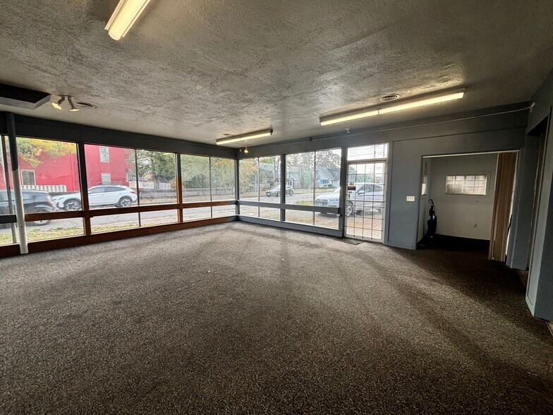 More Photos Of 1515 13th St SE, Salem Flex For Sale