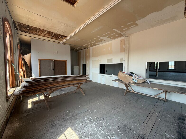 More Photos Of 1705 Washington St, Blair Storefront Retail Office For Sale