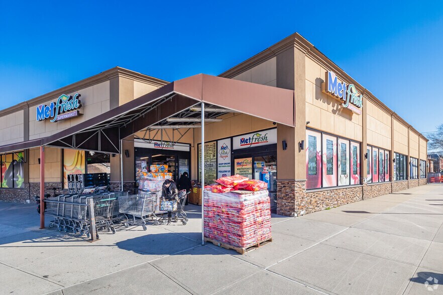 More Photos Of 2407-2411 150th St, Whitestone Supermarket For Sale