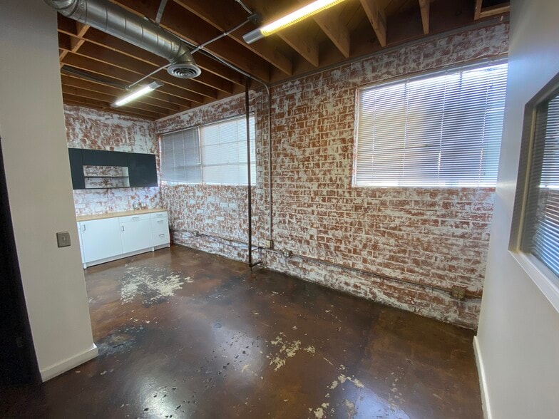 Primary Photo Of 2233 Barry Ave, Los Angeles Warehouse For Lease