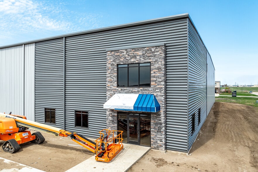 More Photos Of 401 37th W ave, Spencer Light Manufacturing For Sale