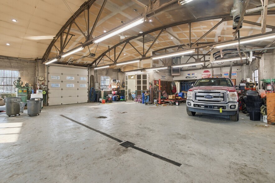 More Photos Of 59 W Church St, Spring Valley Auto Repair For Sale