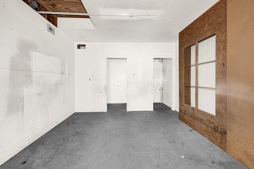 More Photos Of 4255 S Kirkwood Rd, Houston Storefront For Sale