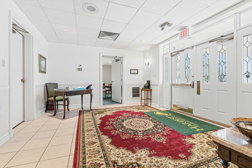 More Photos Of 905 Galesville Rd, Galesville Office For Sale