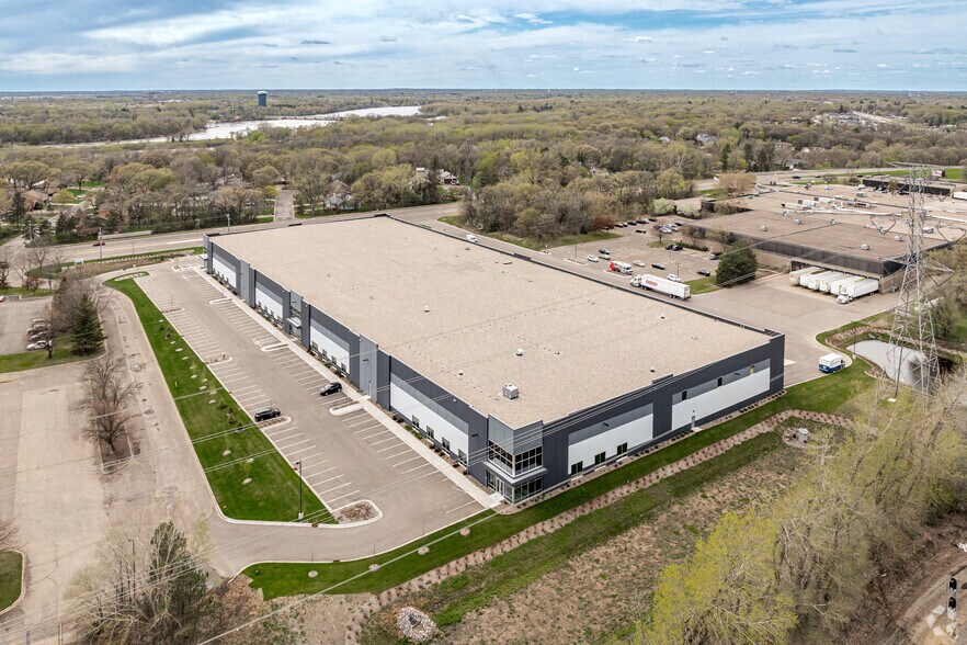 More Photos Of 9525 E River Rd, Coon Rapids Distribution For Lease