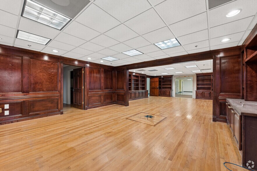 More Photos Of 1445 Cleveland Ave, East Point Showroom For Sale