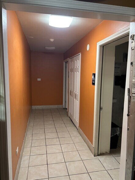 More Photos Of 410 E South St, Plano Convenience Store For Sale