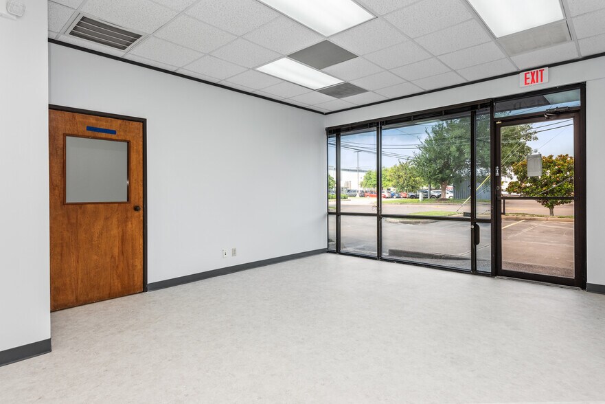 More Photos Of 3945 Greenbriar Dr, Stafford Industrial For Sale