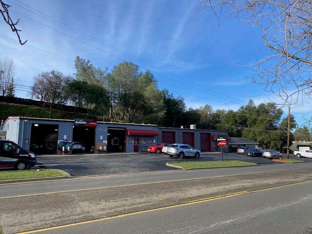 Primary Photo Of 131-137 Placerville Dr, Placerville Auto Repair For Sale