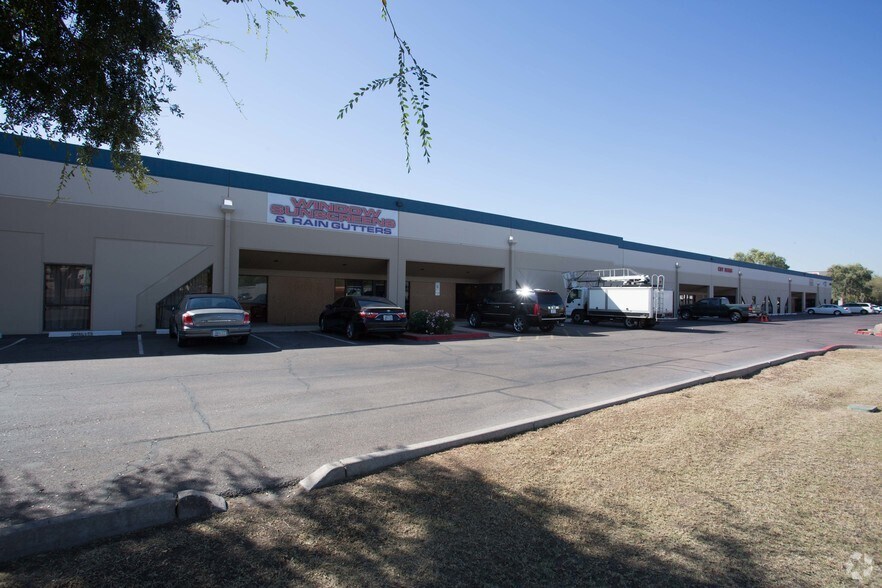 More Photos Of 3901-3911 W Van Buren St, Phoenix Warehouse For Lease