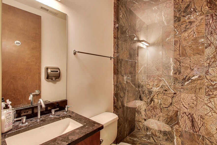 More Photos Of 1950 N Sedgwick St, Chicago Storefront Retail Residential For Sale