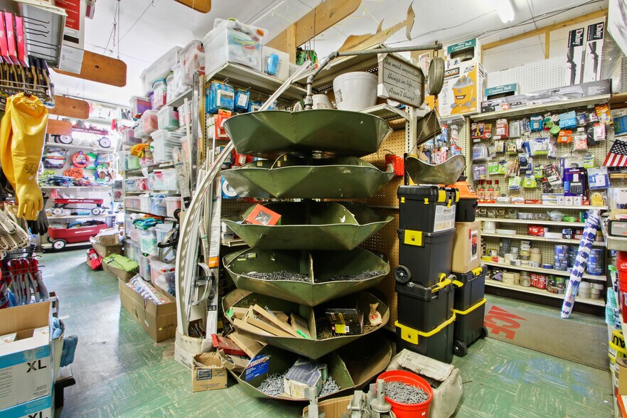More Photos Of 21249 Pacific Coast Hwy, Malibu Storefront Retail Residential For Sale