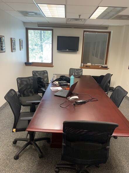 More Photos Of 16 Park Way, Upper Saddle River Warehouse For Lease