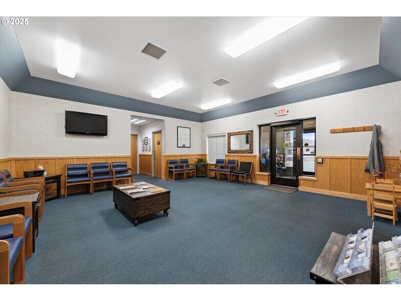 More Photos Of 2519 Cove Ave, La Grande Healthcare For Sale