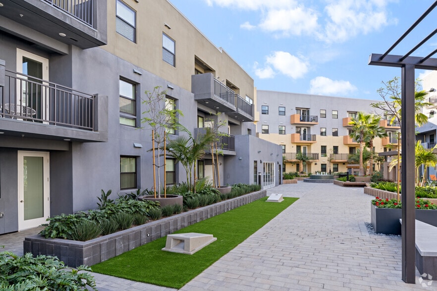 More Photos Of 6838-6874 Northbank Dr, Ventura Apartments For Lease