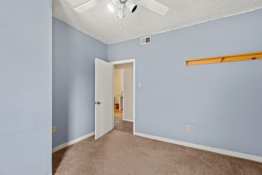 More Photos Of 305 Mill St, Coraopolis Storefront Retail Residential For Sale