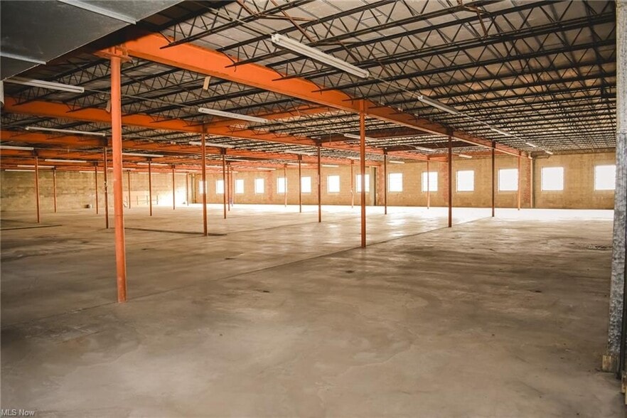 More Photos Of 3539-3549 Main St, Weirton Flex For Lease