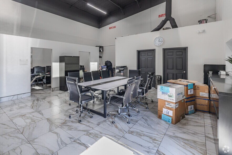 More Photos Of 8120 Windsor Hill Blvd, North Charleston Light Distribution For Sale