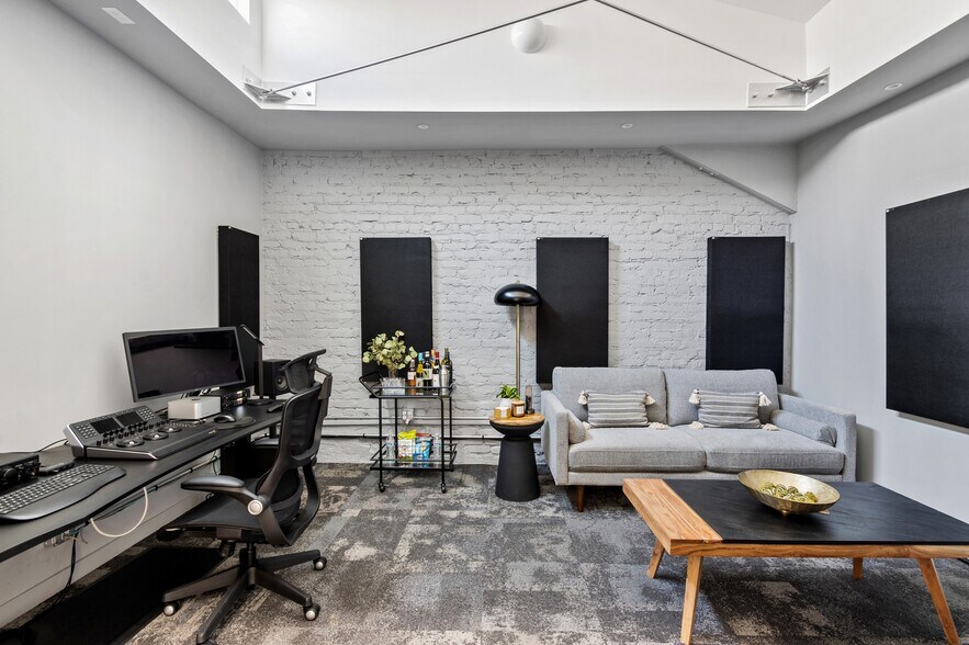 Primary Photo Of 11007 Venice Blvd, Los Angeles Storefront Retail Office For Sale