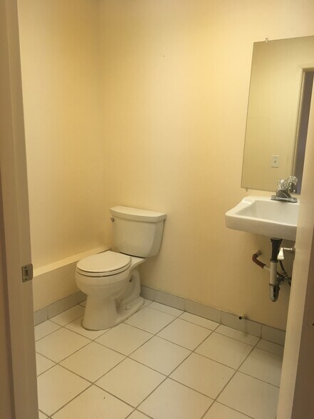 More Photos Of 2567-2579 N 1st Ave, Tucson Office For Sale