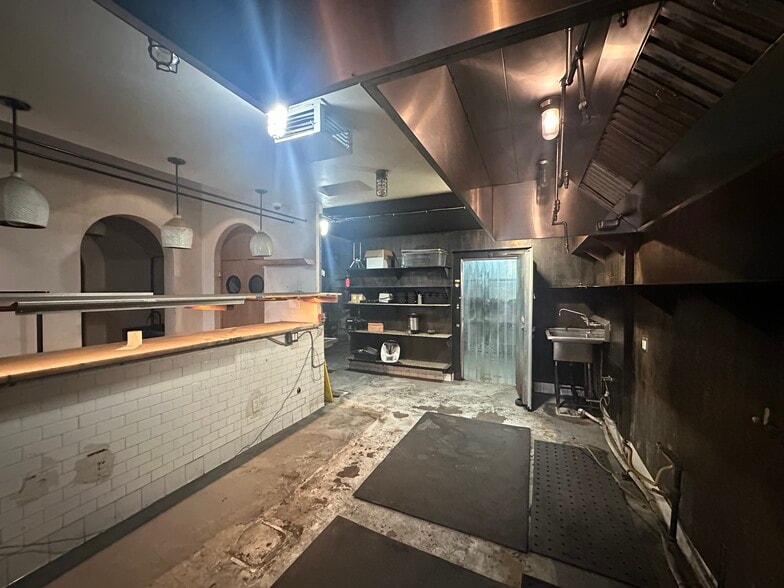 More Photos Of 8422-8428 W 3rd St, Los Angeles Restaurant For Lease