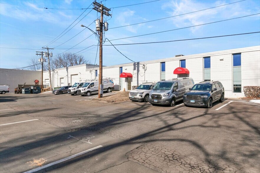 More Photos Of 118 Quinnipiac Ave, North Haven Warehouse For Lease