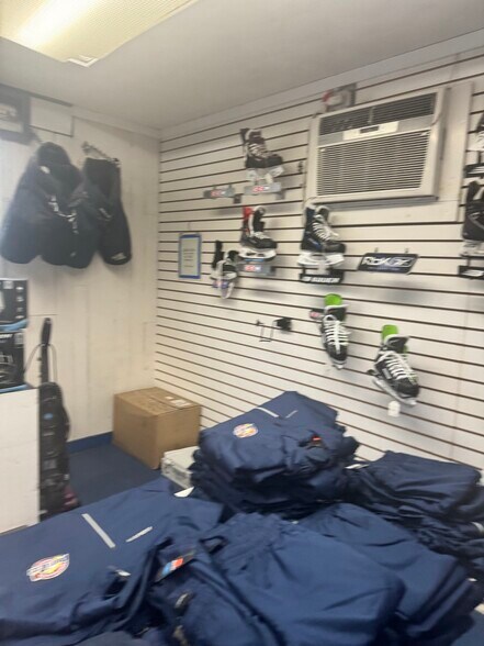 More Photos Of 319 Hathaway Blvd, New Bedford Storefront Retail Office For Sale