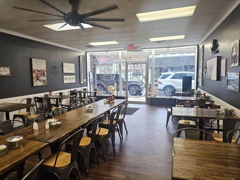 More Photos Of 305 Main St, Sheridan Storefront Retail Residential For Lease