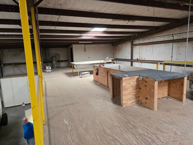More Photos Of 15856 S Interstate 35, Bruceville Industrial For Lease