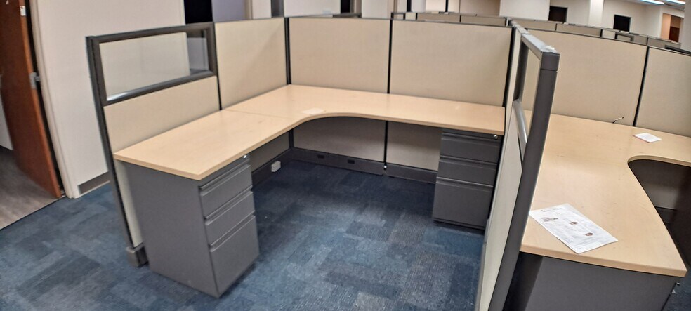 More Photos Of 5000 Park St N, Saint Petersburg Flex For Lease