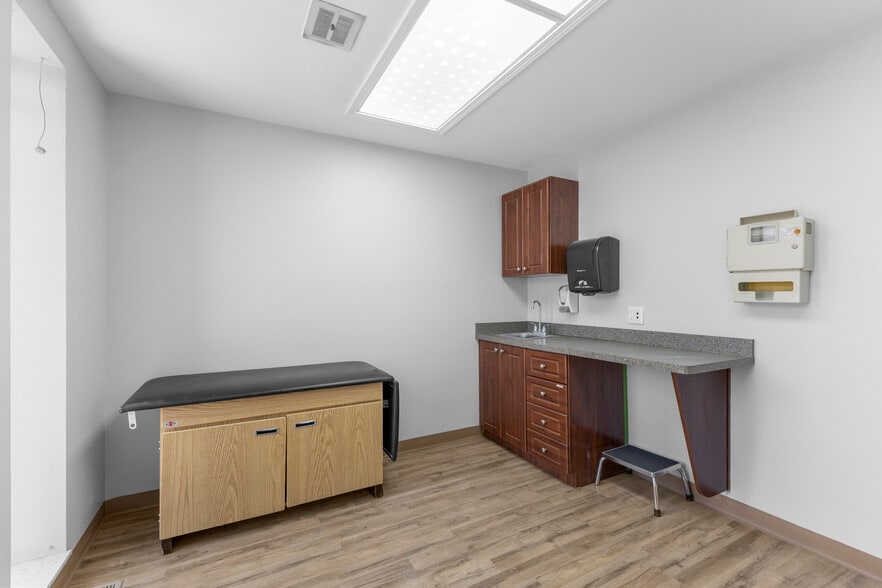 More Photos Of 17600 W Warren Ave, Detroit Office For Lease