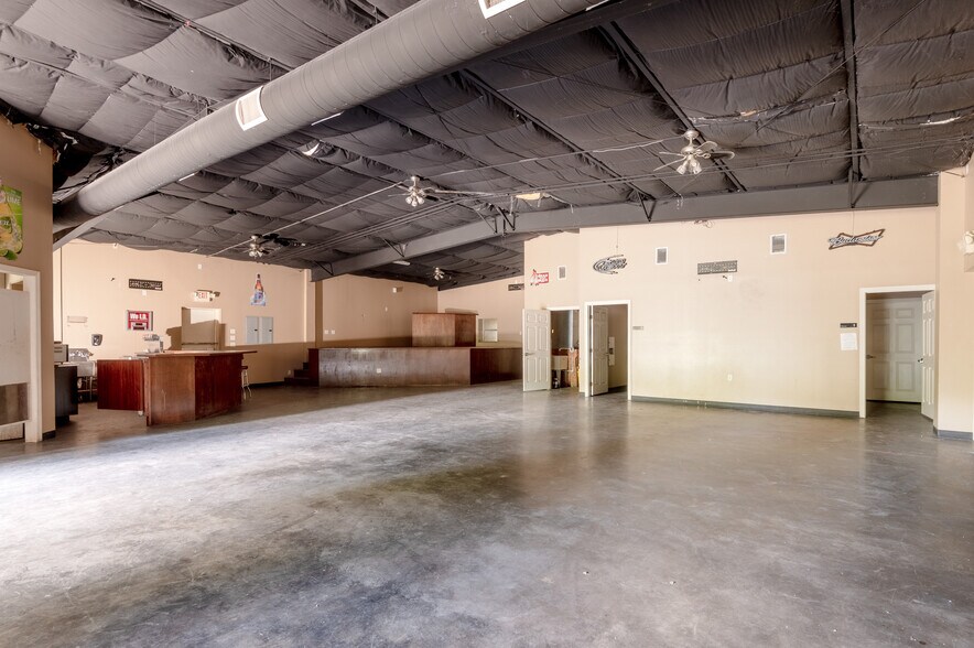More Photos Of 614 Highway 190, Huntsville Restaurant For Sale