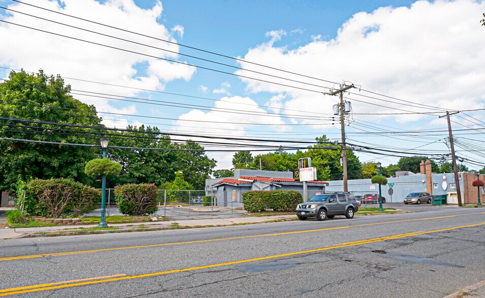 More Photos Of 336 Larkfield Rd, East Northport Freestanding For Sale