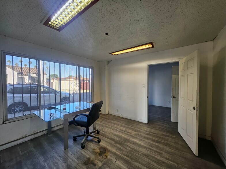 More Photos Of 3008 W Hyde Park Blvd, Los Angeles Warehouse For Lease