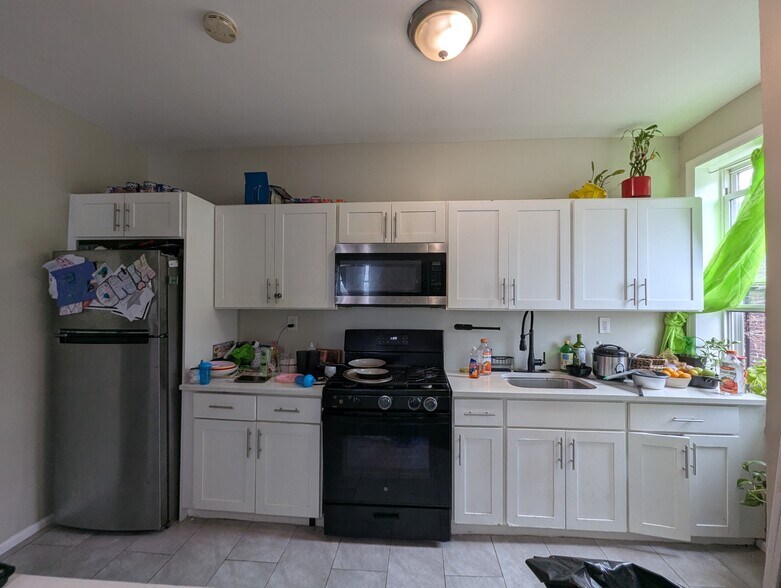 More Photos Of 114 Mallory Ave, Jersey City Storefront Retail Residential For Sale
