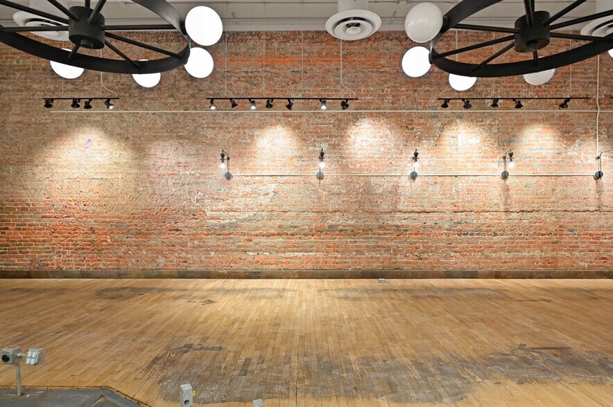 More Photos Of 106 W San Francisco St, Santa Fe General Retail For Lease